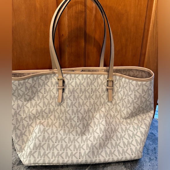 EUC MICHAEL KORS JET SET TOTE IMPECCABLE CONDITION INSIDE & OUT 19x11x7 GORGEOUS - Picture 2 of 9